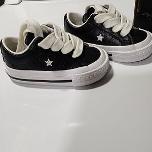 Kids Converse One Star Black/White.  Size US 2.  Barely worn; EUC.